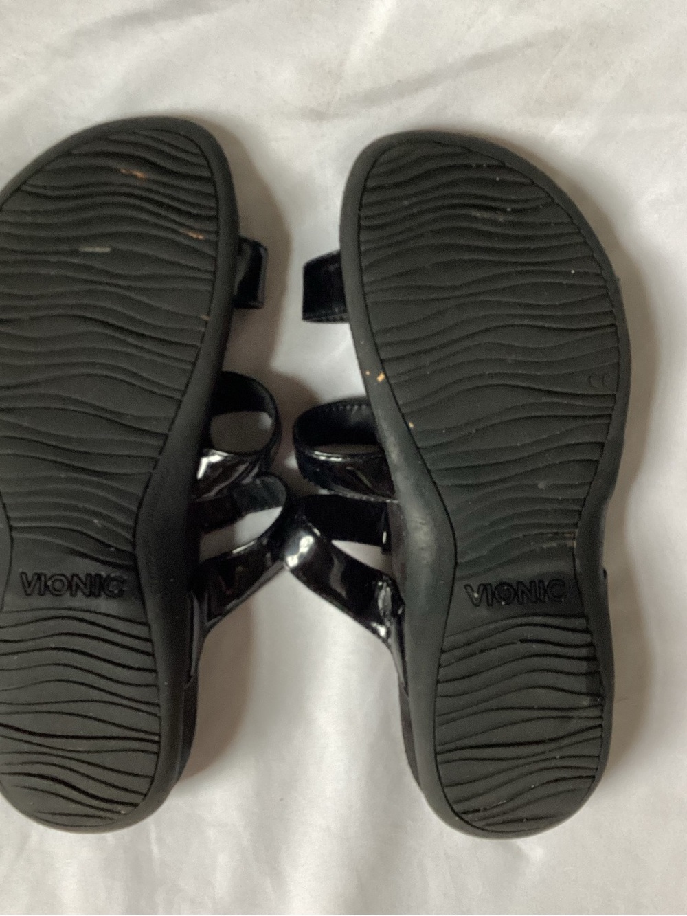 Vionic Ladies Black Patent Slip On Sandals Size 10 - Picture 5 of 9